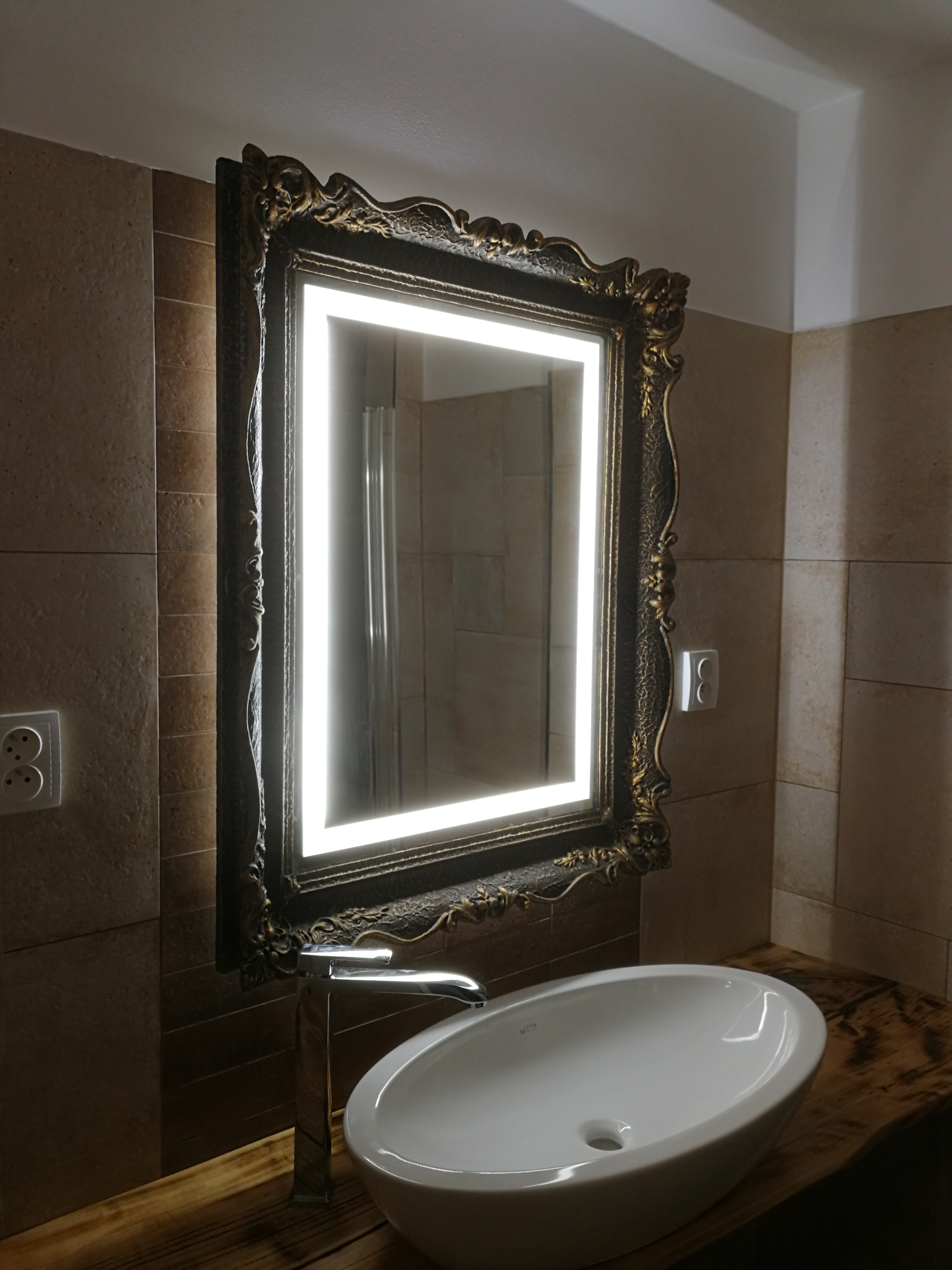 ESMIRA - LED zrkadlo v rustikálnom ráme