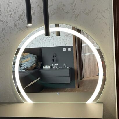 LED zrkadlo kruhový výsek s uzatvoreným vzorom a okrajom